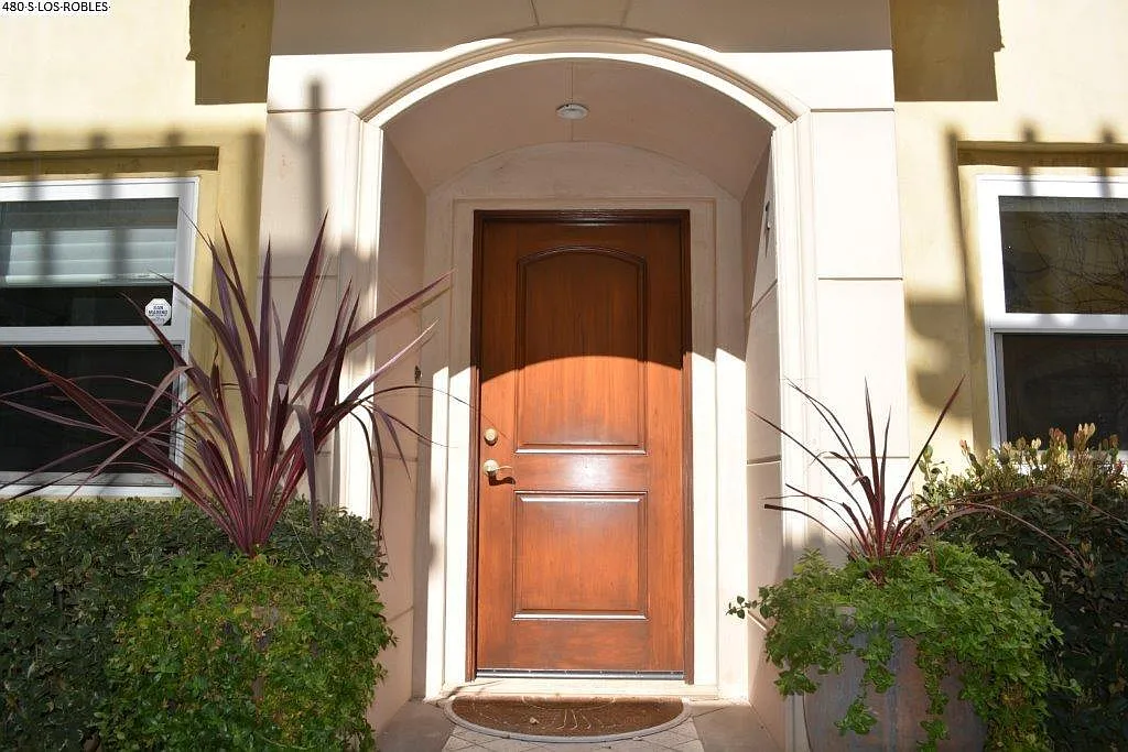 3 bed, 3.5 bath, 1700 sqft, $5,600 — Photo 3