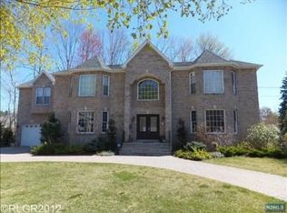 246 Valley Rd, River Edge, NJ 07661