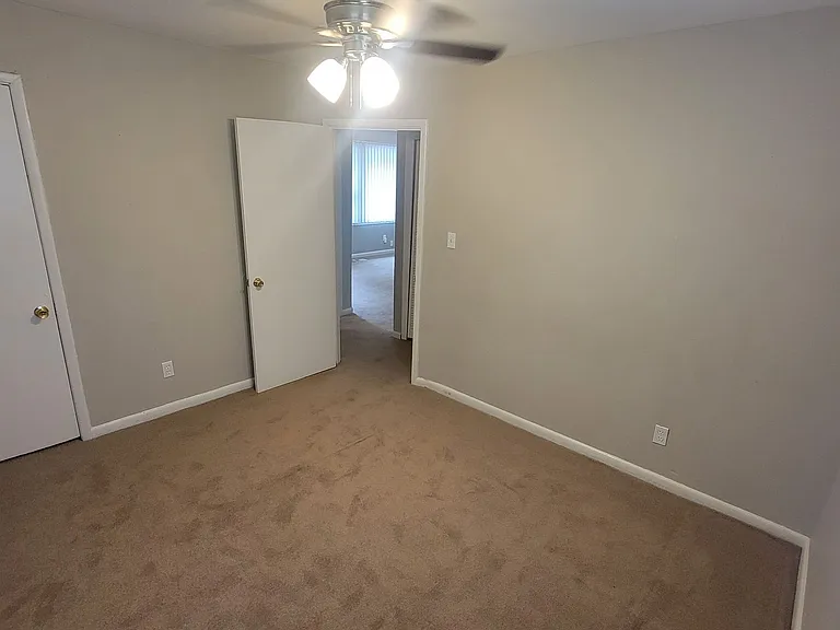 10210 Browns Ct — Photo 9