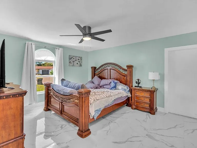 4406 SW 37th Ave — Photo 9