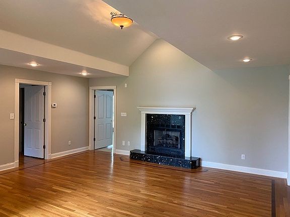 2nd image of 250 Phelps Ct