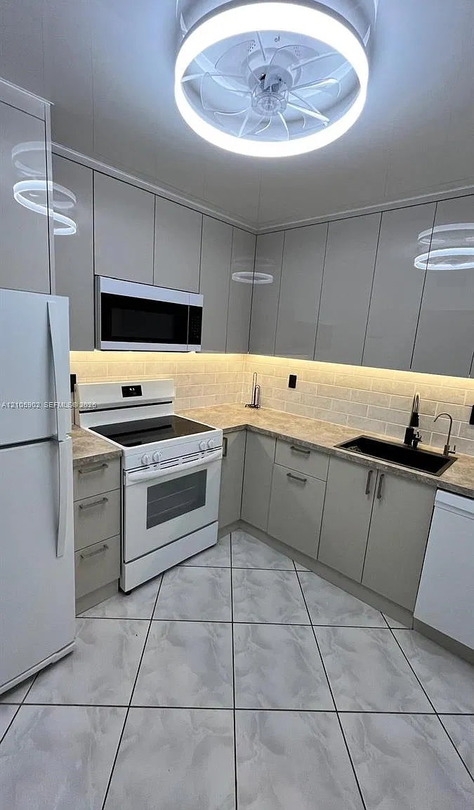 Olympus Condo Phase — Photo 3