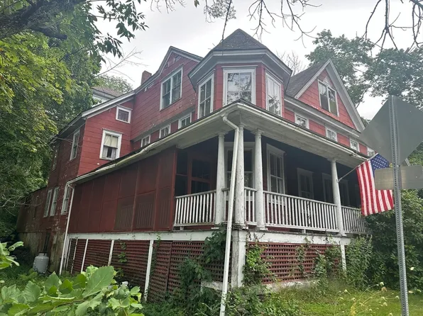 13 S Main St, Assonet, MA 02702