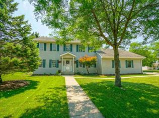 316 Fox Cir, Cottage Grove, WI 53527