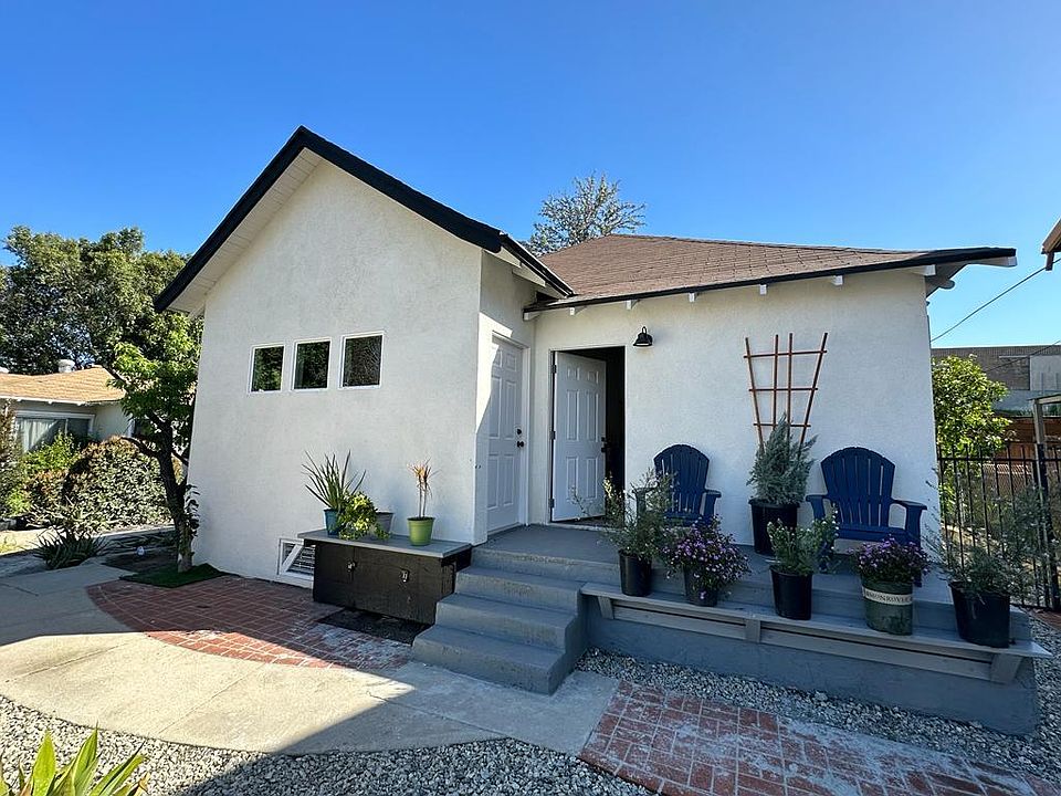 1st image of 10806 Sarah St #1