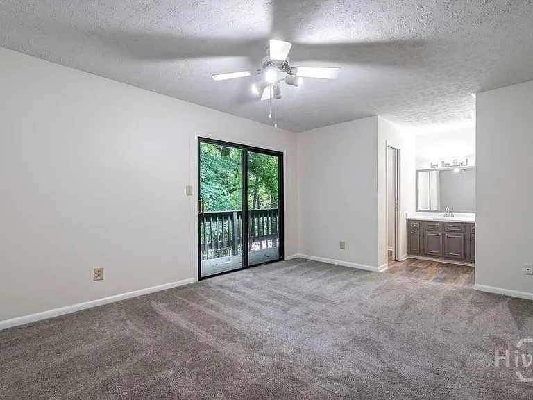 108 Fernbanks Ct — Photo 13