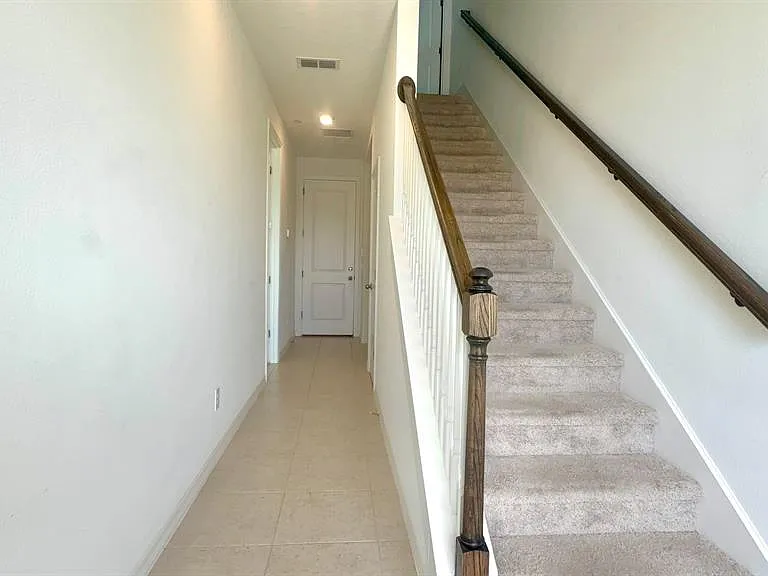 8618 Warburg Aly — Photo 20