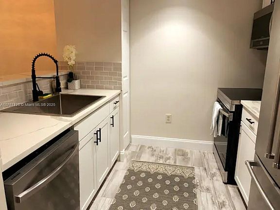 5th image of 511 Lucerne Ave APT 408