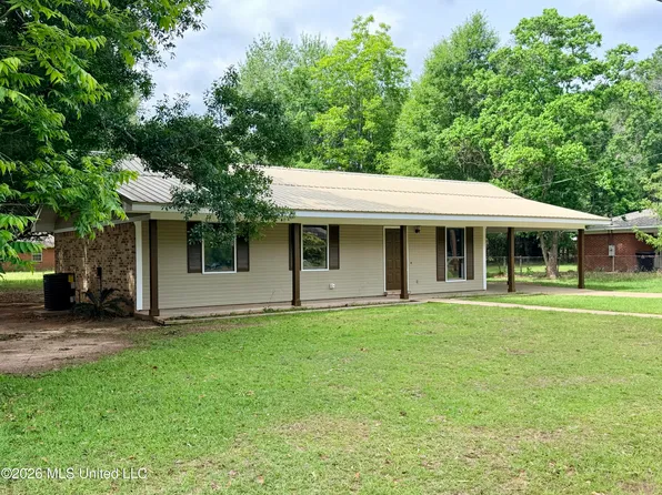 107 Driftwood Dr, Lucedale, MS 39452