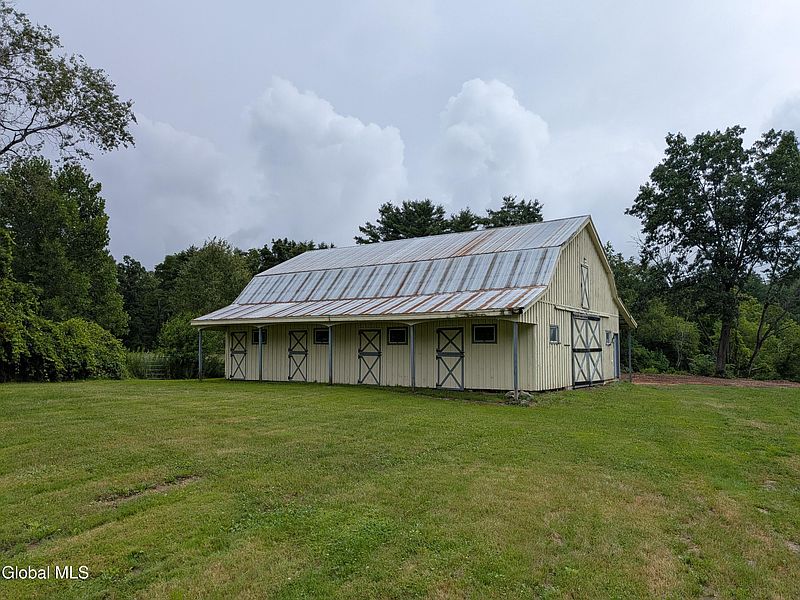 5th image of 932 Saratoga Road