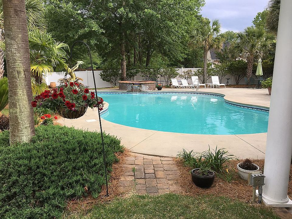 salt water pool/jacuzzi