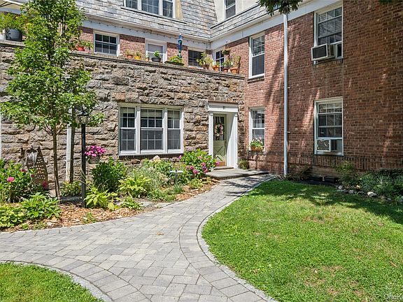 4th image of 84 Pinewood Road #1F