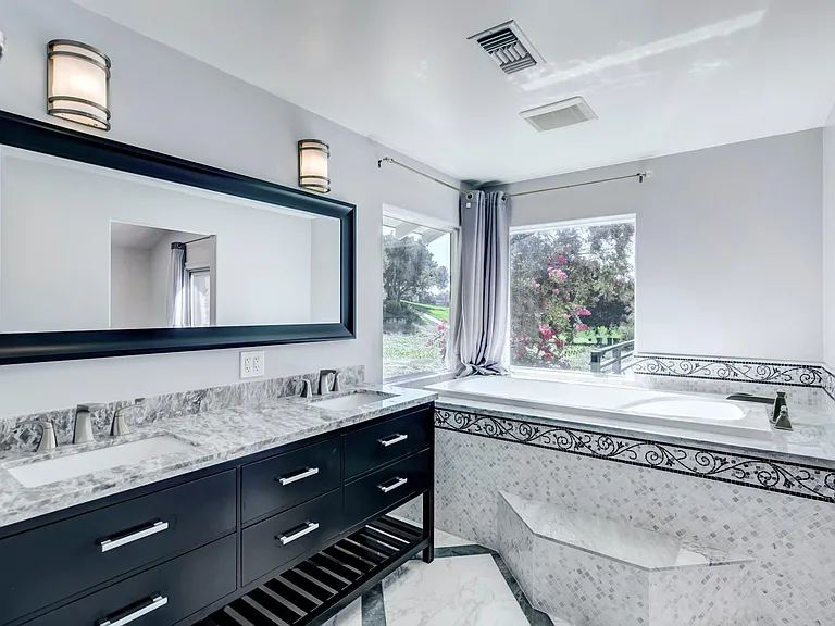 1710 Country Club Dr — Photo 25