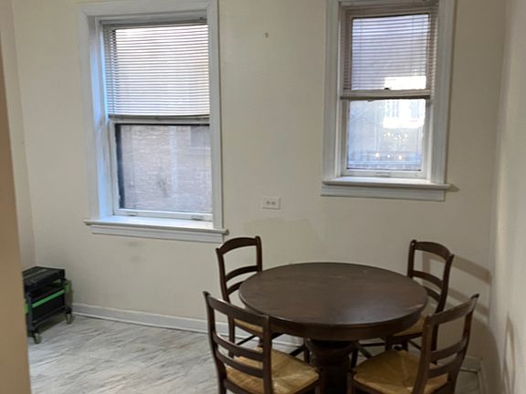 3rd image of 4025 N Clarendon Ave APT 1
