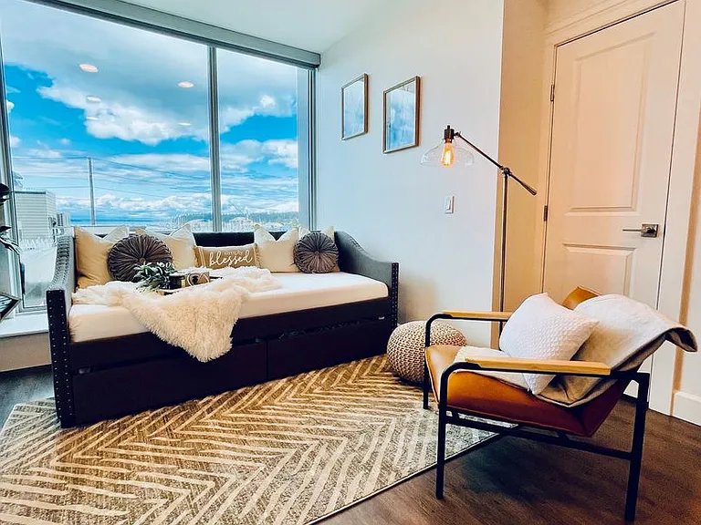 Views on Fifth — Photo 125