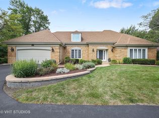 8150 Ridgepointe Dr, Burr Ridge, IL 60527