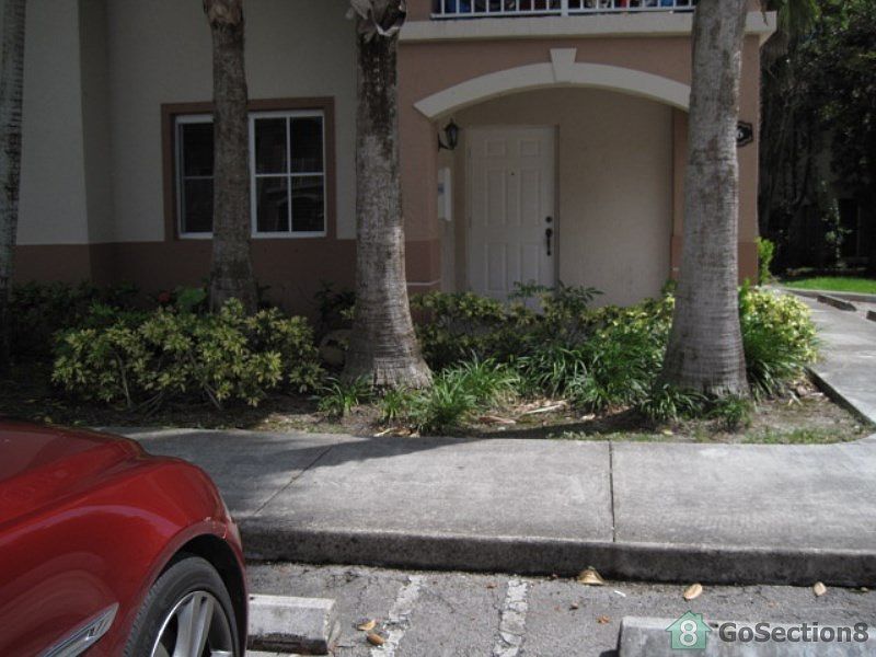 1st image of 1270 SE 28th Ct Unit 106