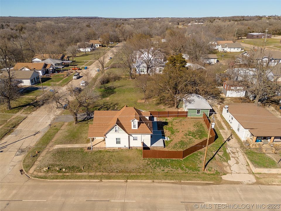 300 N B St, Yale, OK 74085 Zillow