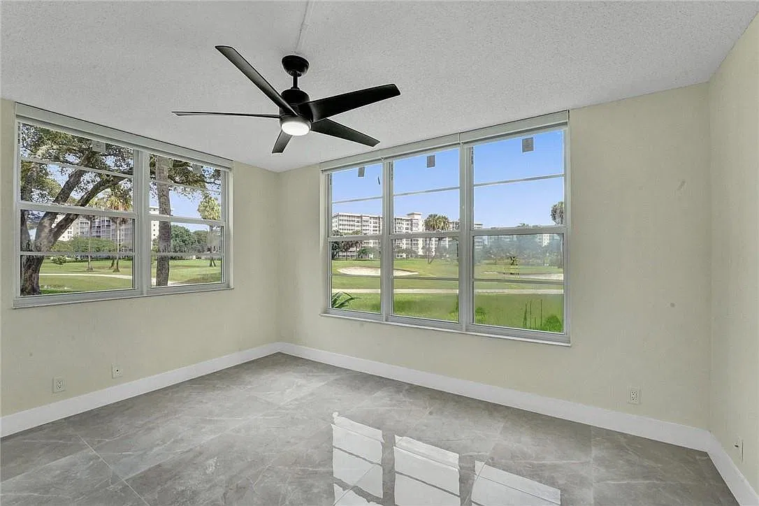 3 bed, 2.0 bath, 2082 sqft, $3,000 — Photo 3