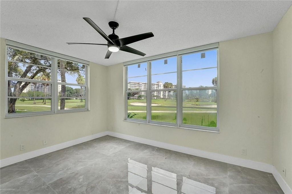3900 Oaks Clubhouse Dr APT 107, photo 3