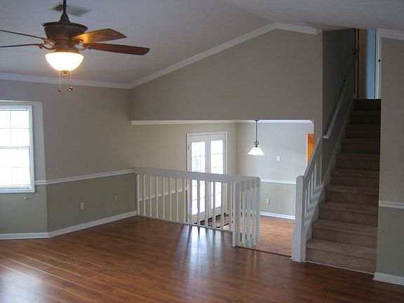 Dining are leading to the kitchen and back yard