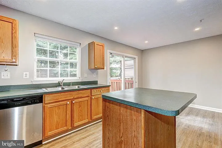 9306 Vanguard Ct — Photo 8