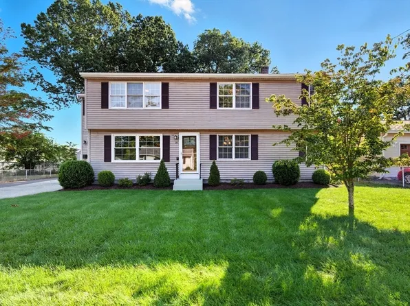 39 Fernwood St, Chicopee, MA 01020