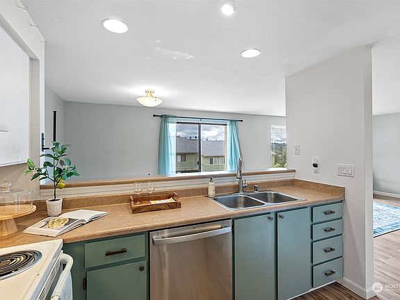 Open concept kitchen with eating space>