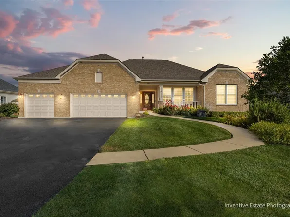 483 Glover Dr, North Aurora, IL 60542