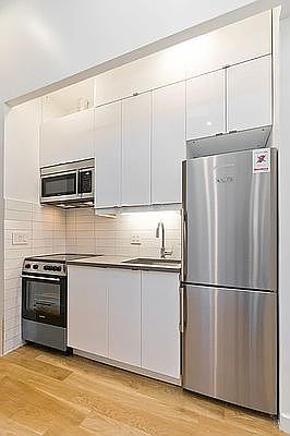 2nd image of 100 Forsyth St APT 15
