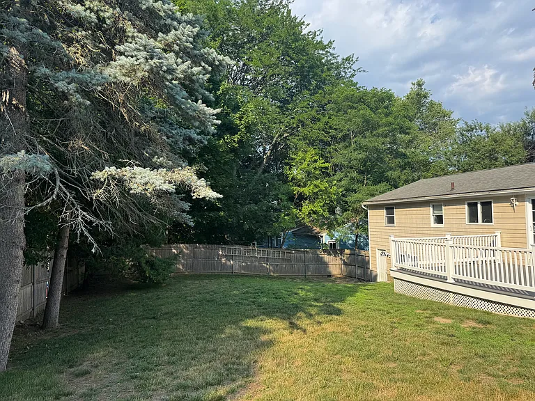 109 Larchmont Rd — Photo 30