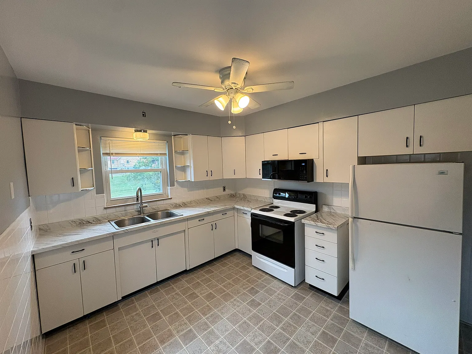 2 bed, 1100 sqft, $1,275 — Photo 3