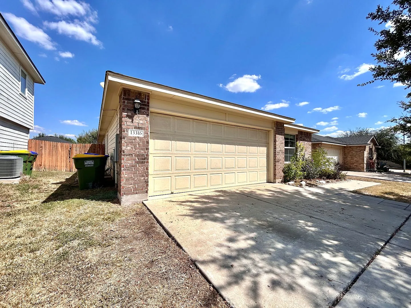 Stunning 4 BR / 2 BA Manor Residence Near Top Employers & Tech Hubs — Photo 3