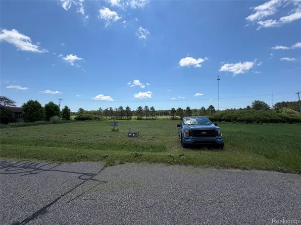 1431 Preston Dr, Gladwin, MI 48624
