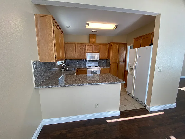 229 Potrero St — Photo 8