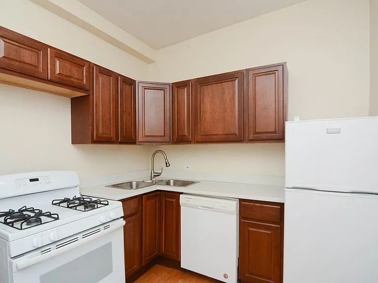 2347 W 24th Pl #R4 — Photo 3