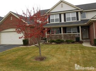 6482 Club Ct E, Grand Blanc, MI 48439