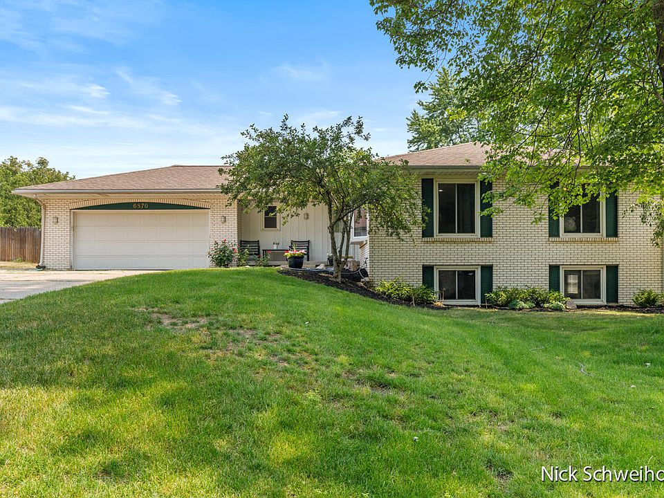 1st image of 6870 Sherwood Dr