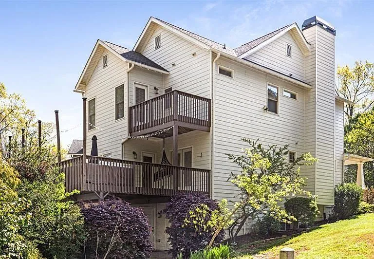 1390 Marion Walk SE — Photo 3