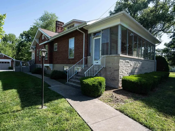 218 E Roosevelt Ave, Du Quoin, IL 62832