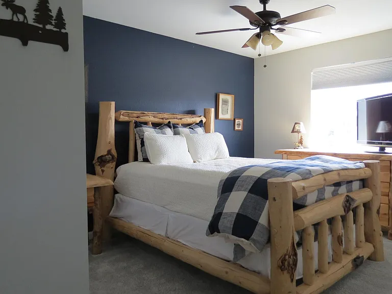 Bedroom 3: queen bed and dresser