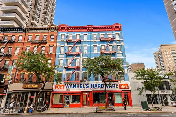 Rented by R New York | media 12