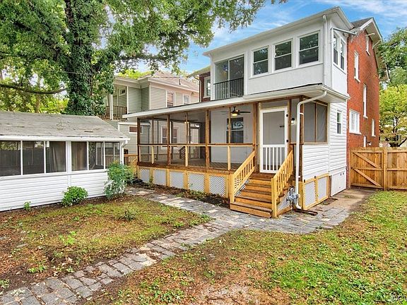 3rd image of 3033 Montrose Ave