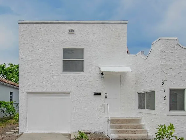 318 N E St — Photo 1