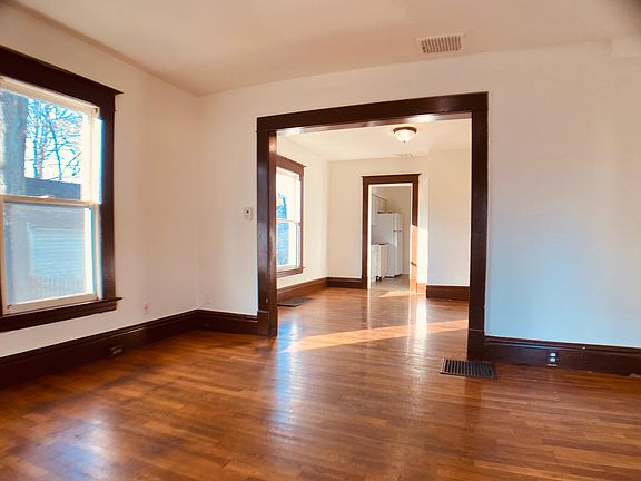 3rd image of 221 Carrier St NE