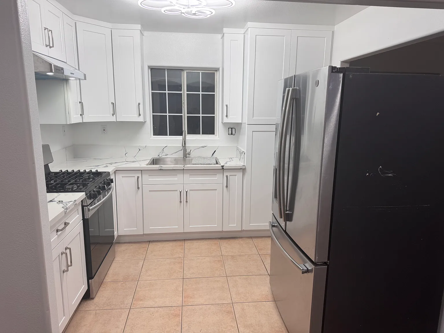 4 bed, 2400 sqft, $4,000 — Photo 3