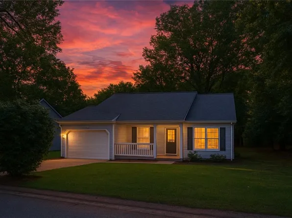 205 Lynns Way, Yorktown, VA 23692