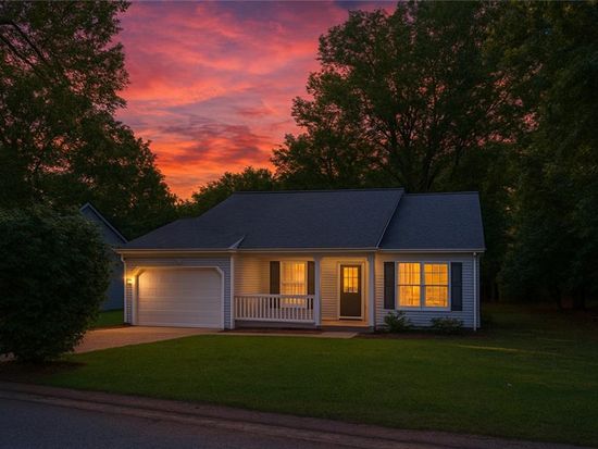 205 Lynns Way, Yorktown, VA 23692