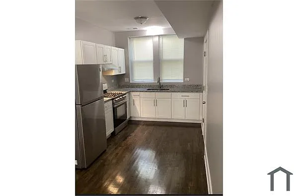 Building Photo - 1334 W 78th St #3
