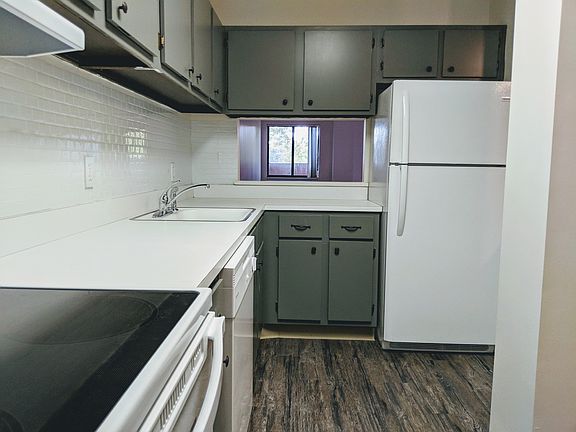 FRESH AND BRIGHT KITCHEN WITH OPENING TO THE DA/LR